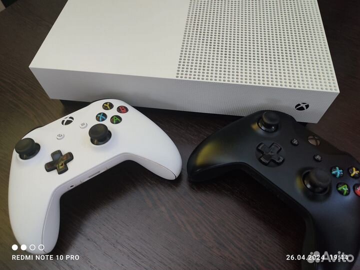 Xbox One s 2 геймпада 1tb