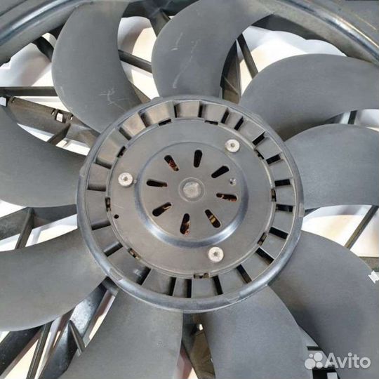 Вентилятор радиатора 7575564 BMW 7 F01/F02 4.4 Бен