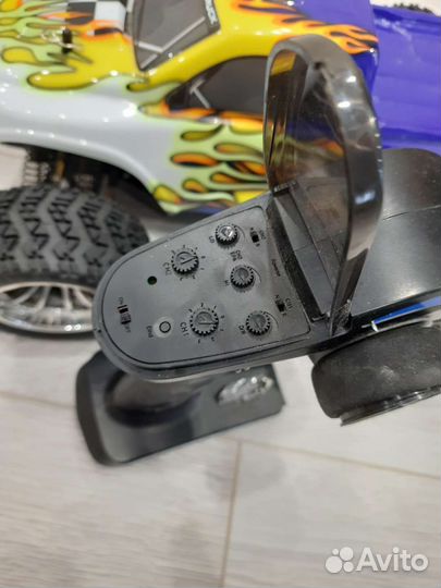 Машинка на радиоуправлении внедорожник