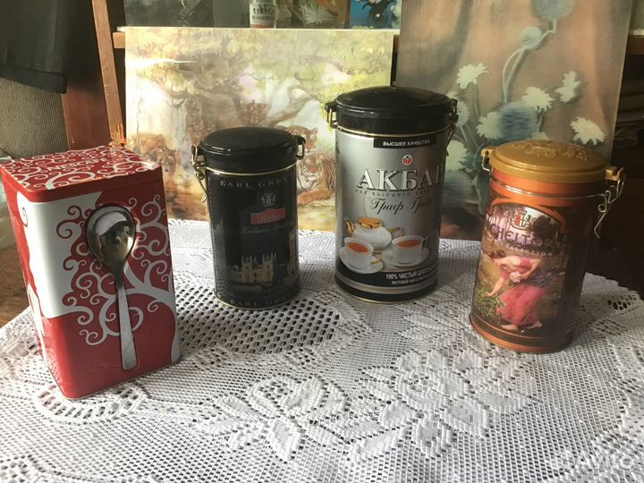 Банки от чая и кофе