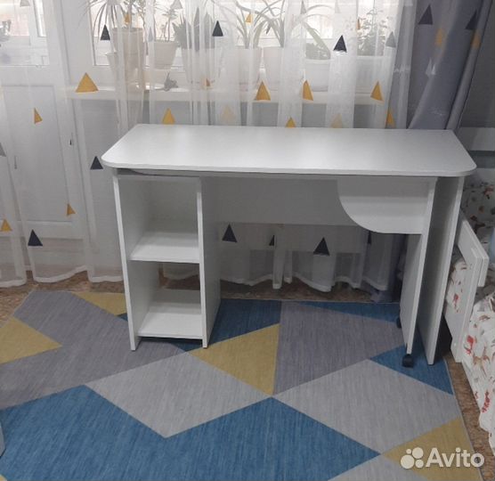 Стол письменный