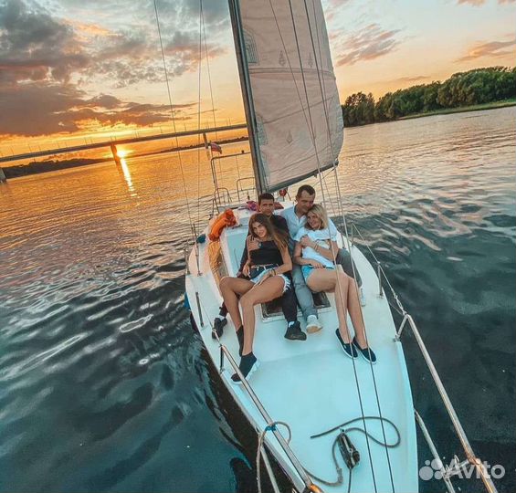 Прогулка на парусной яхте