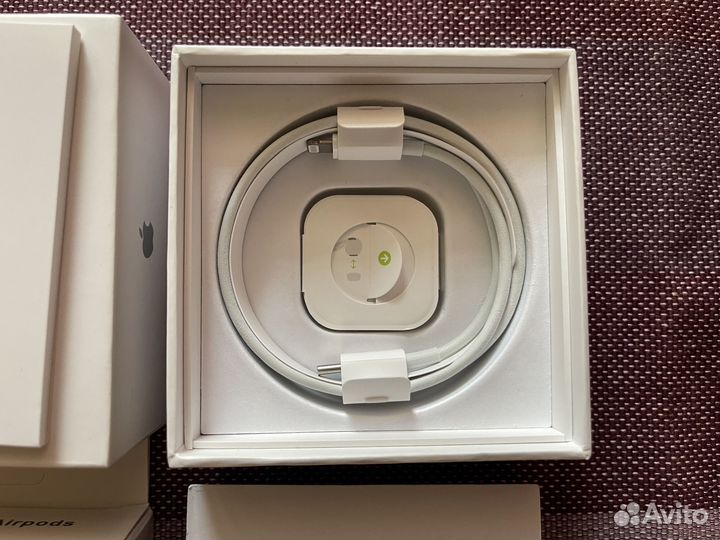 Наушники Apple AirPods Pro MagSafe Charging Case