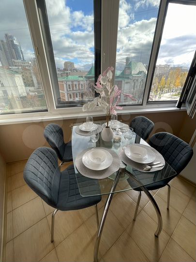 2-к. квартира, 90 м², 4/10 эт.