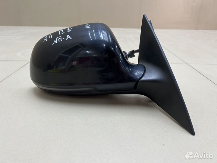 Зеркало заднего вида правое Audi A4 B8