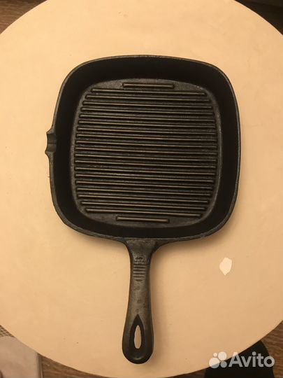 Чугунная сковорода-гриль с крышкой