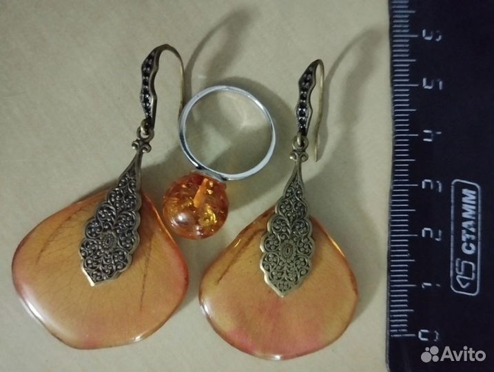 Комплект кольцо серебро янтарь и серьги бижут