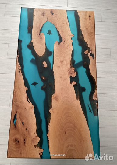 Стол из Эпоксидной смолы и массива дерева от изгот