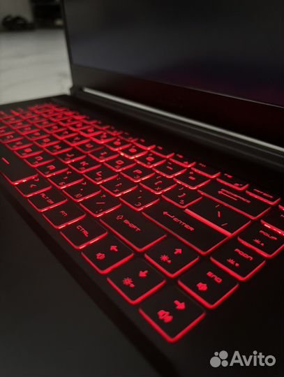 Игровой ноутбук MSi i7