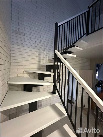 Металлическая лестница в частный дом