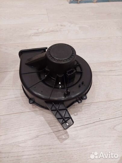 Вентилятор мотор Отопителя VAG 6R1819015A