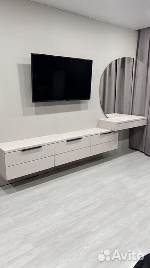 Подвесная тв тумба с туалетным столиком