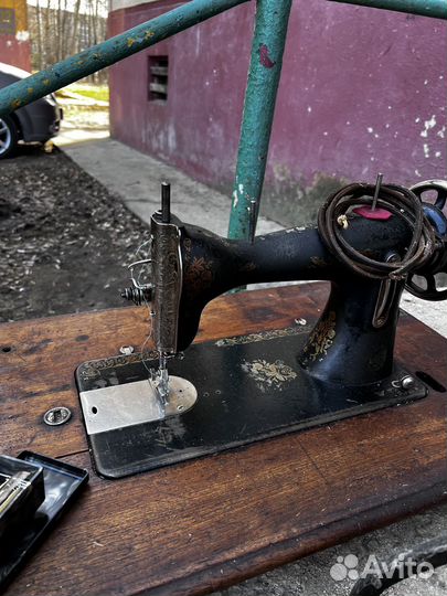 Швейная машинка зингер ножная