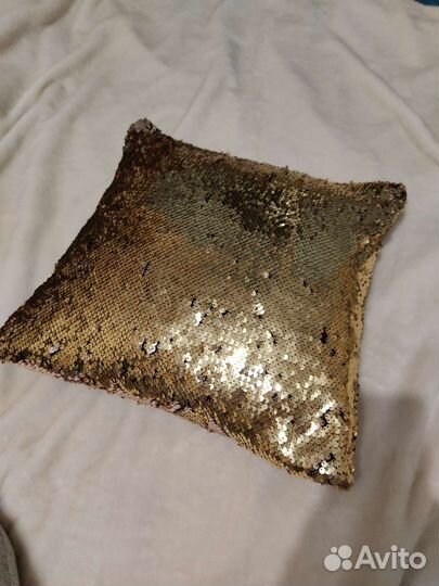 Подушка декоративная с пайетками