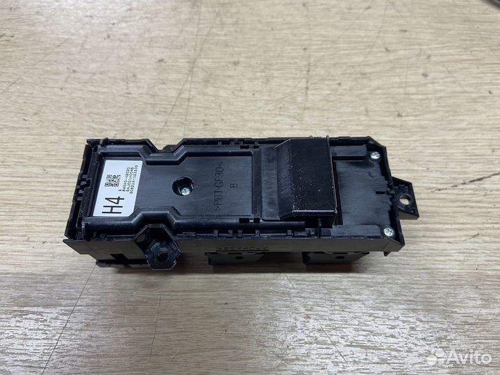 Блок управления стеклоподъемниками Toyota Rav4 50