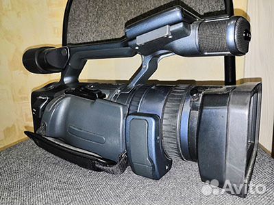 Профессиональная видеокамера