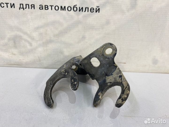 Кронштейн троса кпп LADA Largus