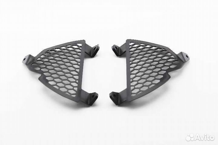 Решетка передней боковой облицовки лев/прав YBR125