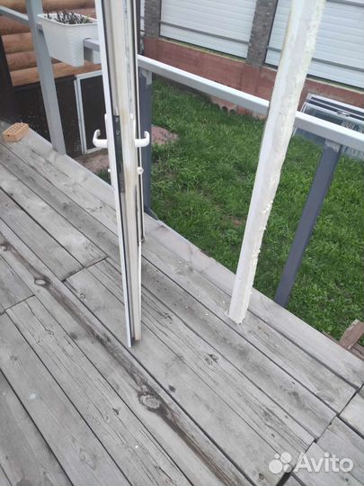 Дверь пластиковая б/у