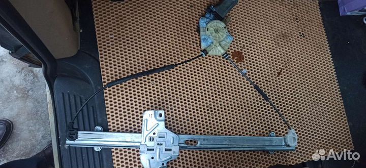 Стеклоподъемник левый grand starex