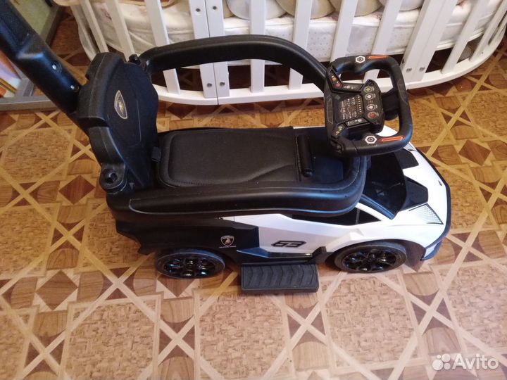Детская машина каталка с ручкой(токолор)