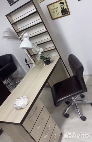 Маникюрный стол