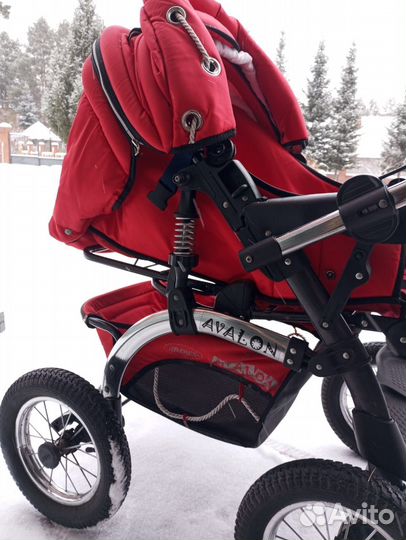 Детская прогулочная коляска всесезонная