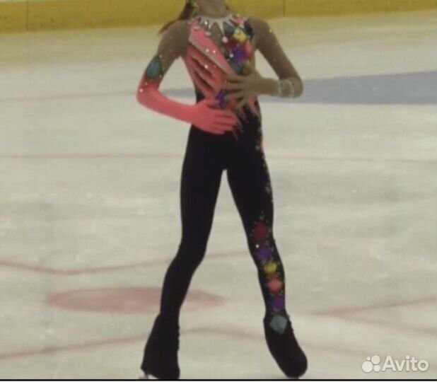Костюм для фигурного катания, гимнастики