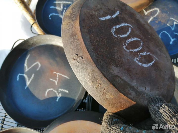 Ухваты, сковороды, крынки