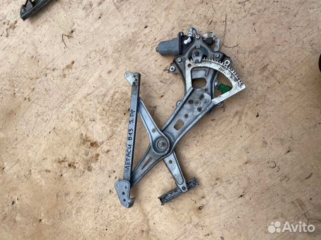 Задний правый стеклоподьемник Subaru Legacy B13