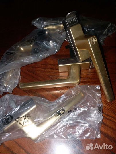 Ручки с затвором