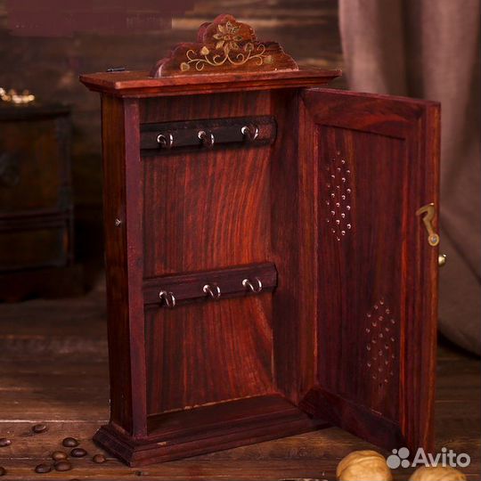 Ключница настенная Знаки судьбы дерево Индия