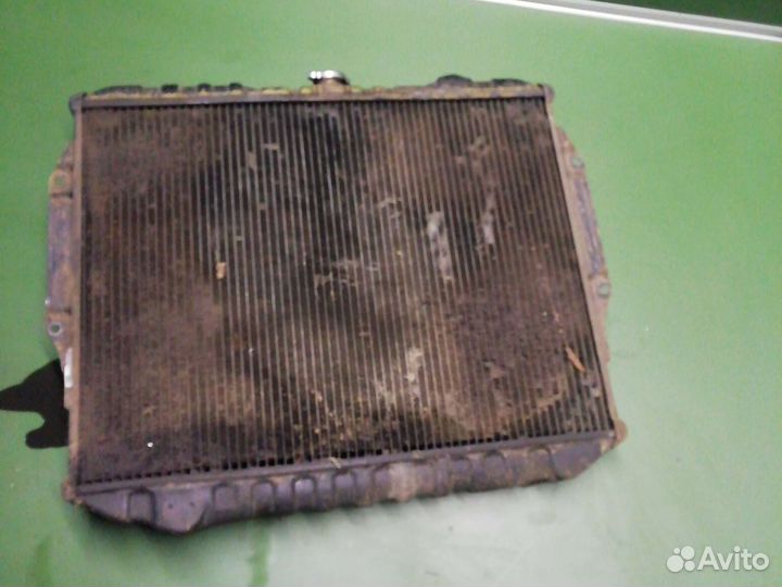 Радиатор охлаждения двигателя mitsubishi Pajero 2