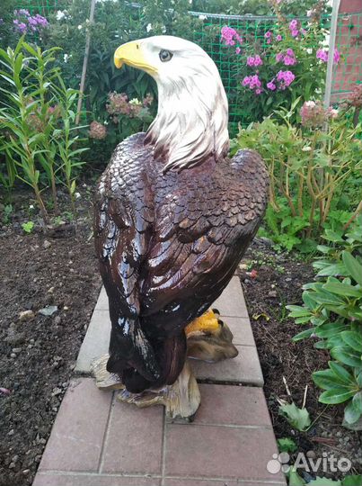 Статуэтка орла