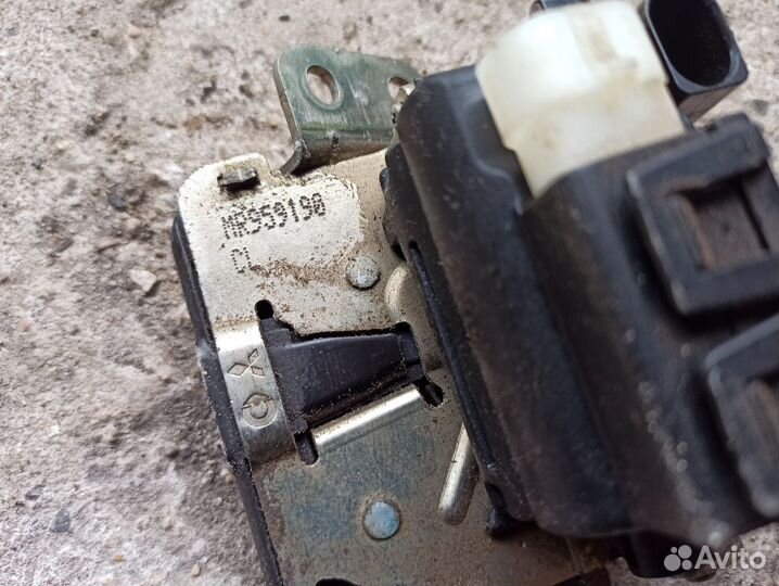 Замок багажника Mitsubishi Colt Z30