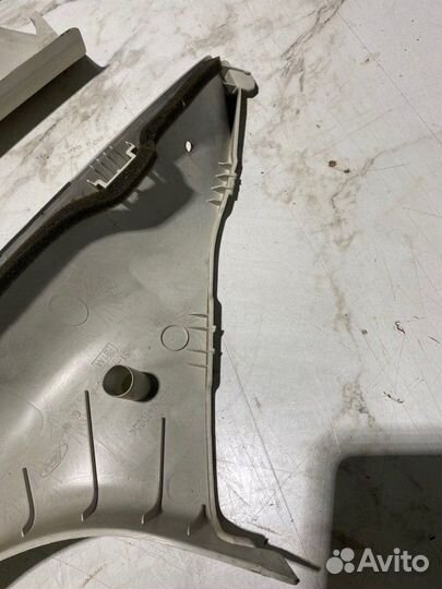 Обшивка стойки лобового стекла Ford Focus pnda