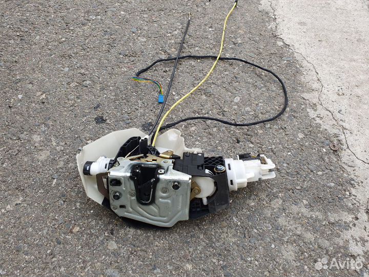 Замок задней левой двери для Mercedes W220