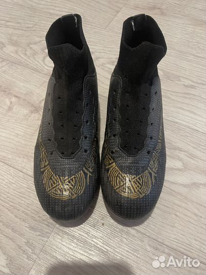 Футбольные бутсы