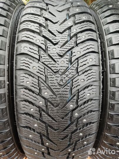 Nokian Tyres Hakkapeliitta 8 SUV 215/65 R16 102T