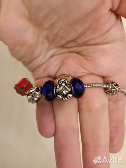 Браслет с шармами