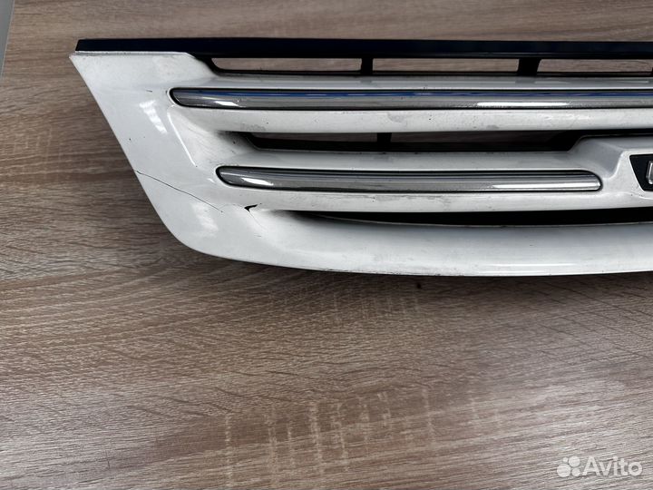 Продам решетку радиатора от toyota caldina