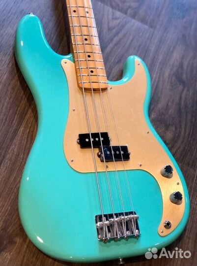Бас гитара Fender Precision + Аксессуары