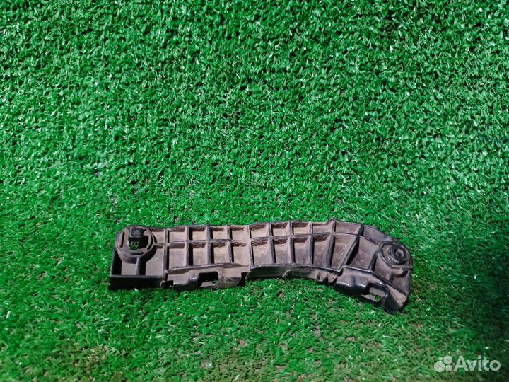 Кронштейн переднего бампера правый Toyota Camry XV