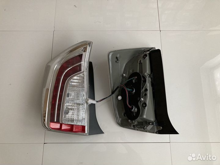 Фонарь задний (2шт) Toyota Prius (2011-2015) - LED