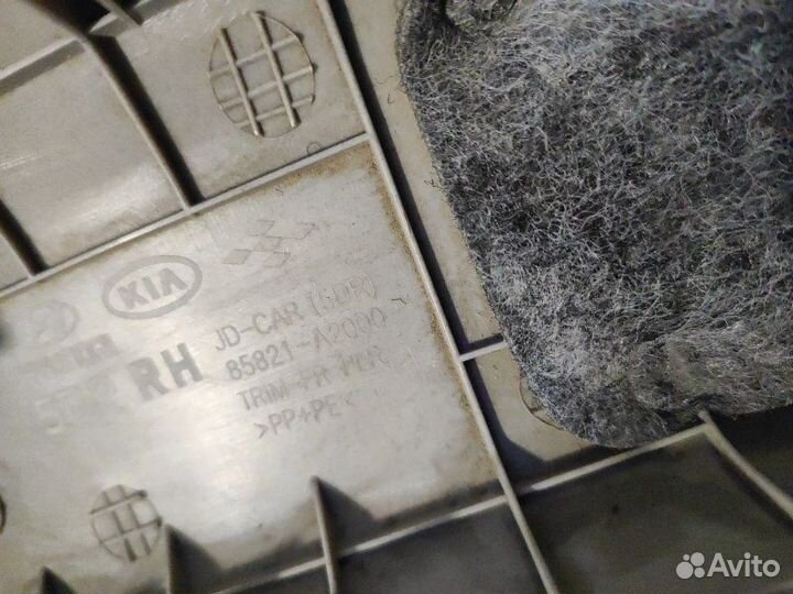 Обшивка стойки салона задняя правая Киа Cee'd Jd