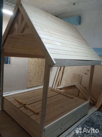 Песочница деревянная с крышей