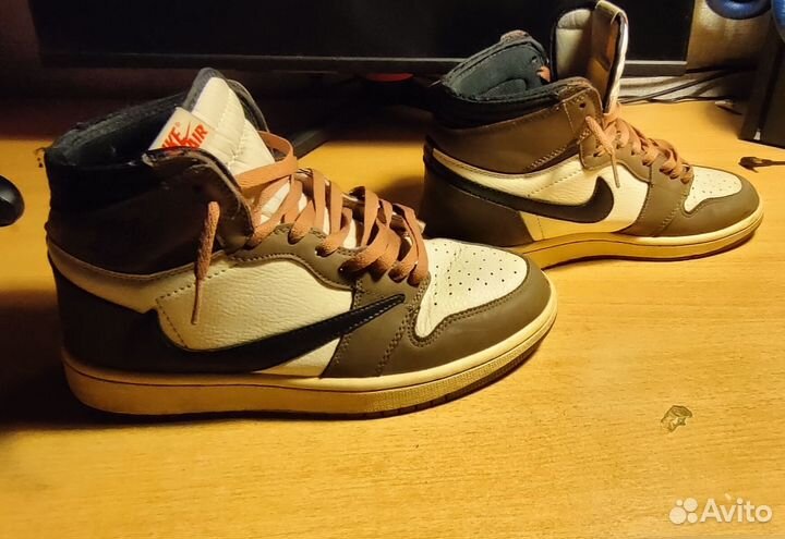 Nike air jordan 1 travis scott