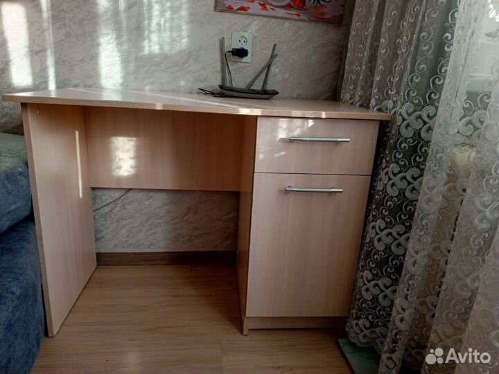 Письменный стол