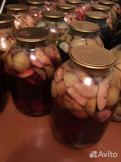 Компот,варенье,помидоры.огурцы,лук,чеснок