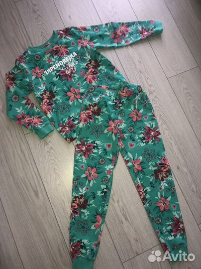 Продам костюм для девочки